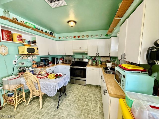 2253 8th CT, Lehigh Acres, FL 33936