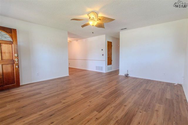 123 WESTVIEW LANE, Iowa Park, TX 76367