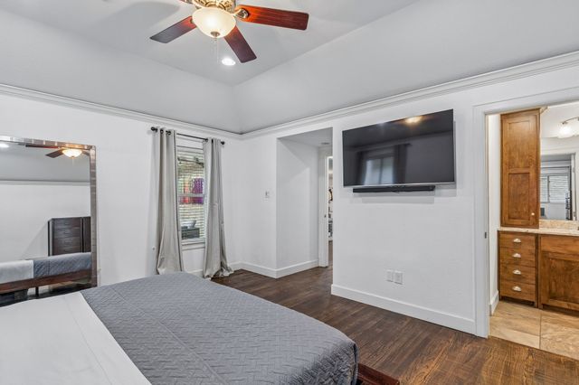 8709 Labron Avenue, Dallas, TX 75209