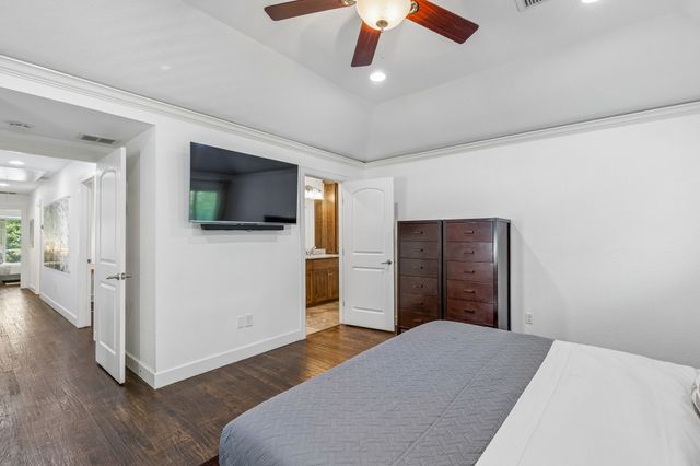 8709 Labron Avenue, Dallas, TX 75209