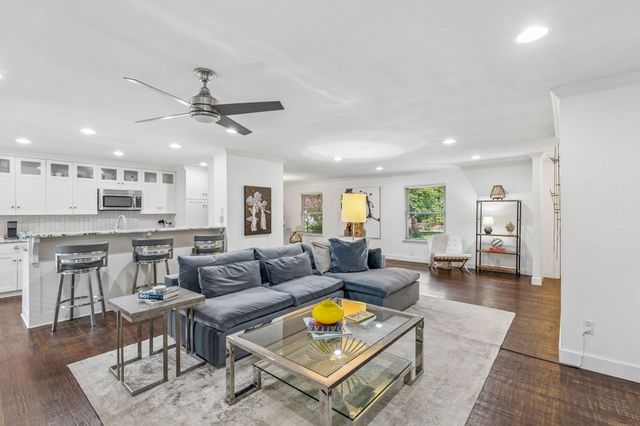 8709 Labron Avenue, Dallas, TX 75209