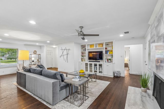 8709 Labron Avenue, Dallas, TX 75209