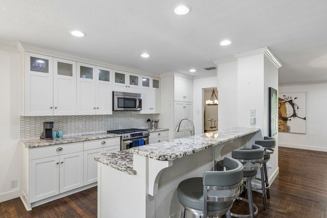 8709 Labron Avenue, Dallas, TX 75209