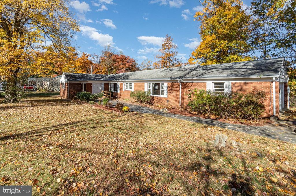 6478 WOODRIDGE RD, Alexandria, VA 22312