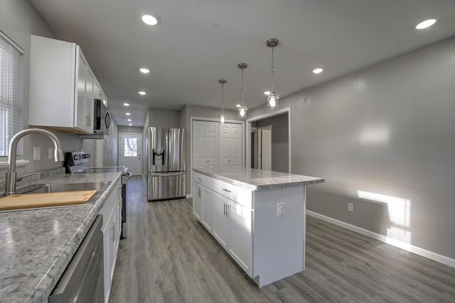 1416 7th ST SW, Minot, ND 58701