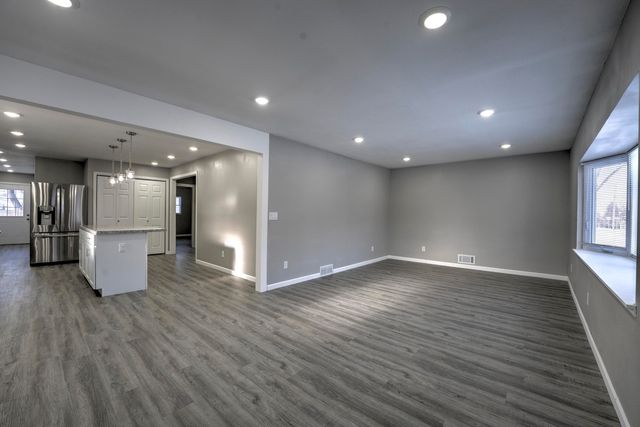 1416 7th ST SW, Minot, ND 58701