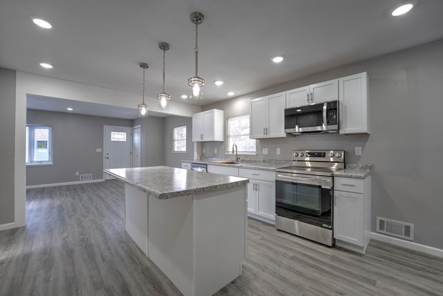 1416 7th ST SW, Minot, ND 58701