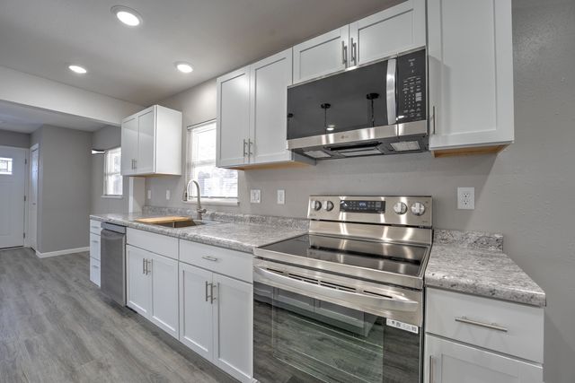 1416 7th ST SW, Minot, ND 58701