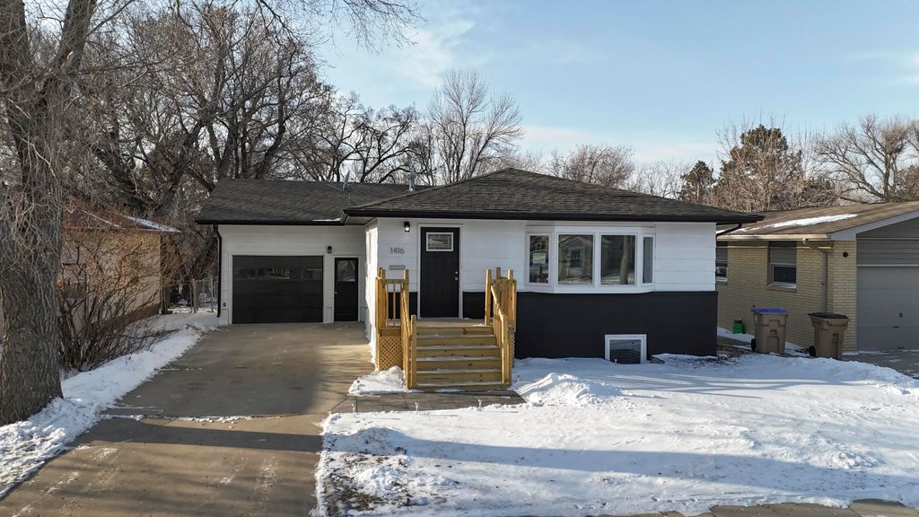 1416 7th ST SW, Minot, ND 58701