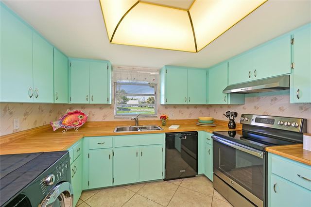4603 LEXINGTON CIRCLE, Bradenton, FL 34210