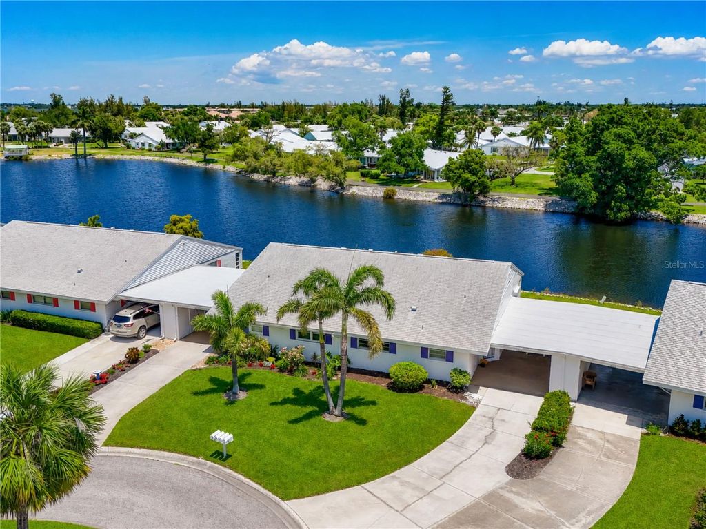 Image 2 of property listing at 4603 LEXINGTON CIRCLE, Bradenton, FL 34210