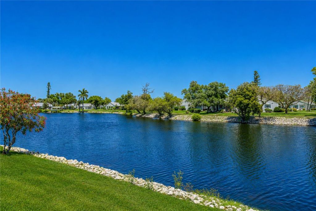Image 4 of property listing at 4603 LEXINGTON CIRCLE, Bradenton, FL 34210