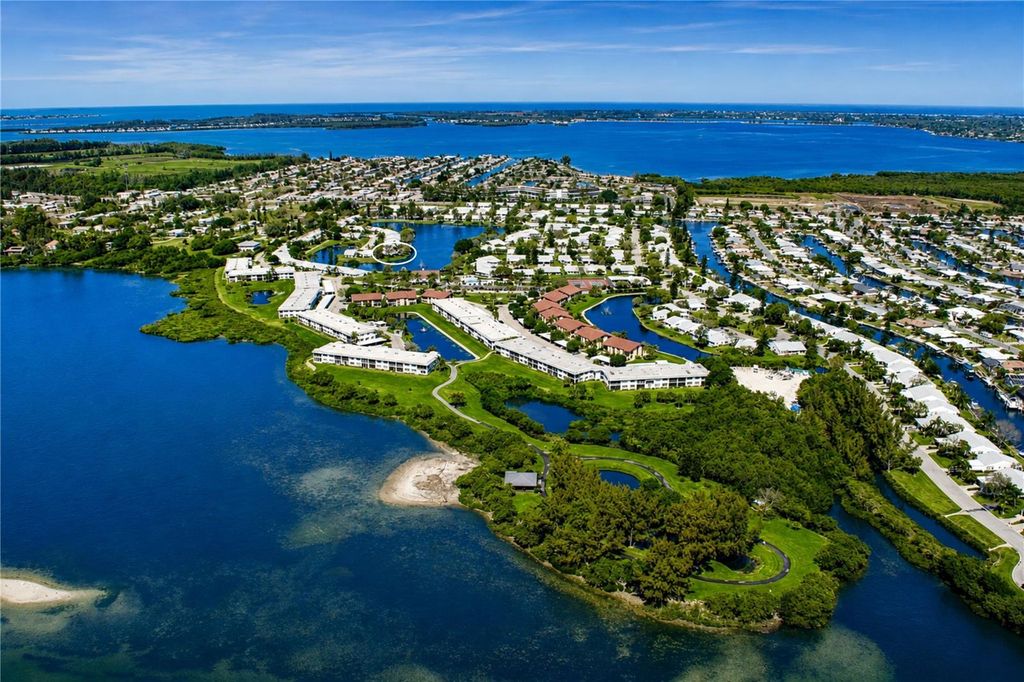 Image 36 of property listing at 4603 LEXINGTON CIRCLE, Bradenton, FL 34210