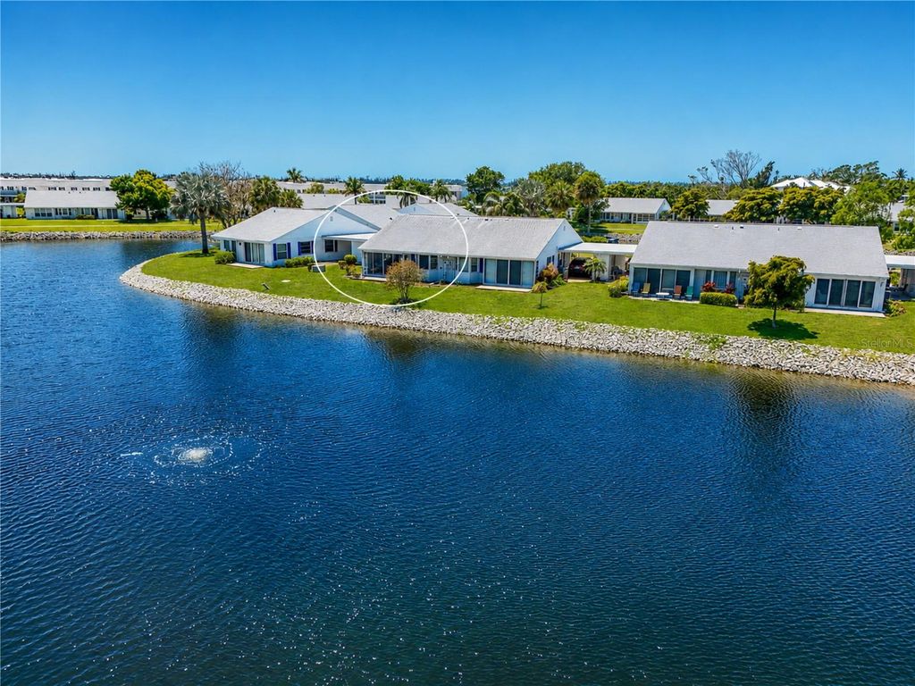 Image 5 of property listing at 4603 LEXINGTON CIRCLE, Bradenton, FL 34210