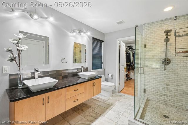 225 E Caledonia Street, Howell, MI 48843