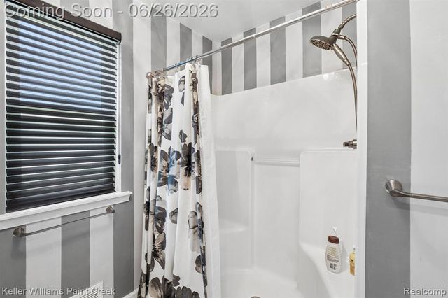 225 E Caledonia Street, Howell, MI 48843