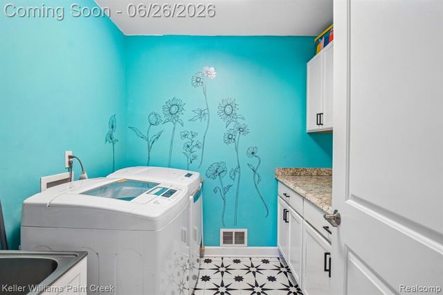 225 E Caledonia Street, Howell, MI 48843