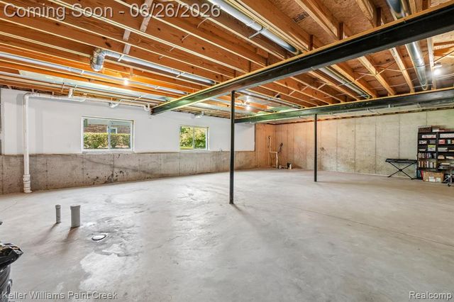 225 E Caledonia Street, Howell, MI 48843