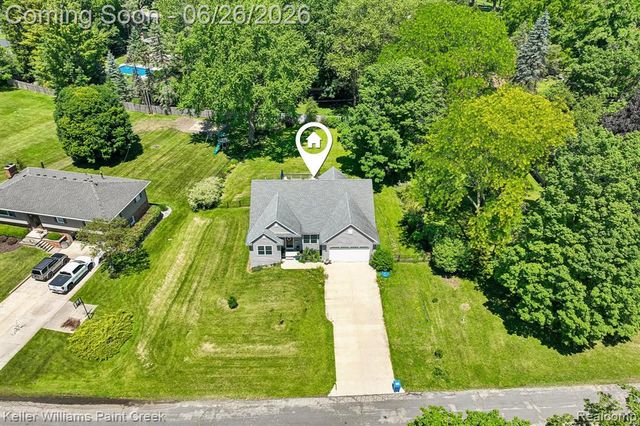 225 E Caledonia Street, Howell, MI 48843
