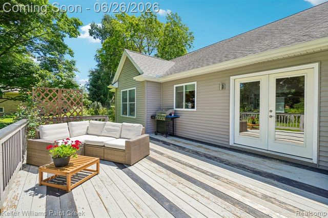 225 E Caledonia Street, Howell, MI 48843