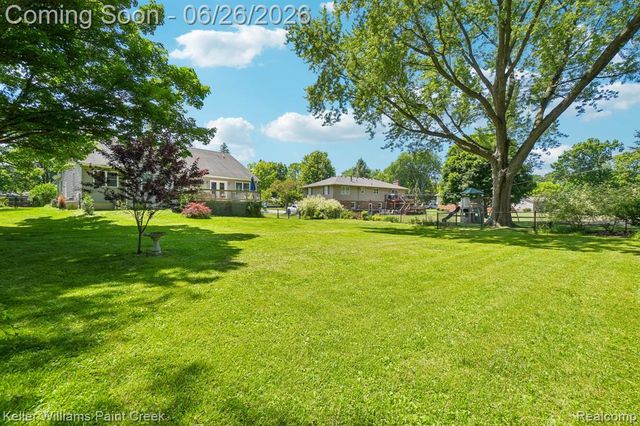 225 E Caledonia Street, Howell, MI 48843