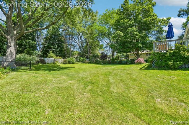 225 E Caledonia Street, Howell, MI 48843