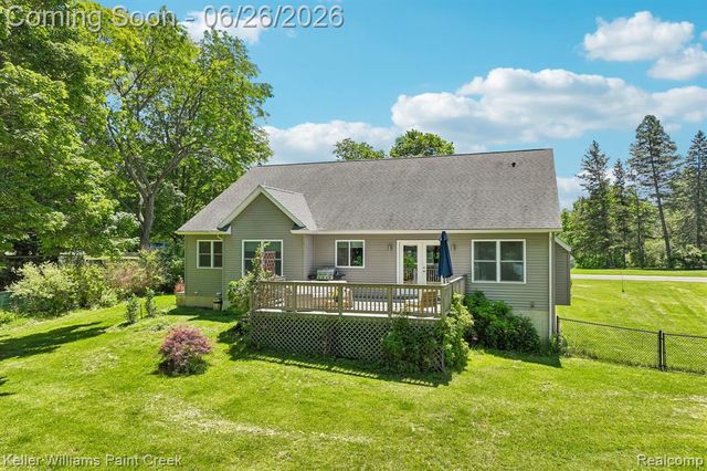 225 E Caledonia Street, Howell, MI 48843