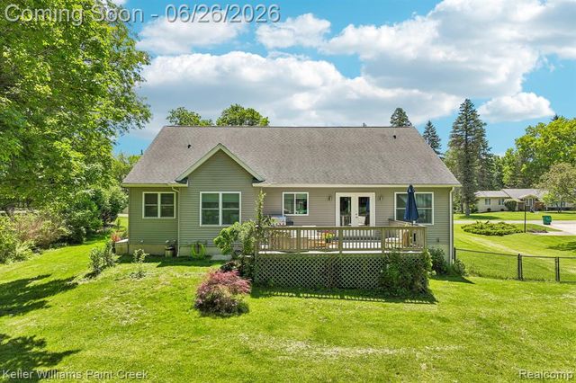 225 E Caledonia Street, Howell, MI 48843