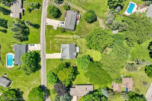 225 E Caledonia Street, Howell, MI 48843