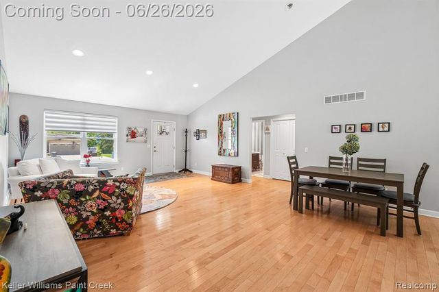 225 E Caledonia Street, Howell, MI 48843