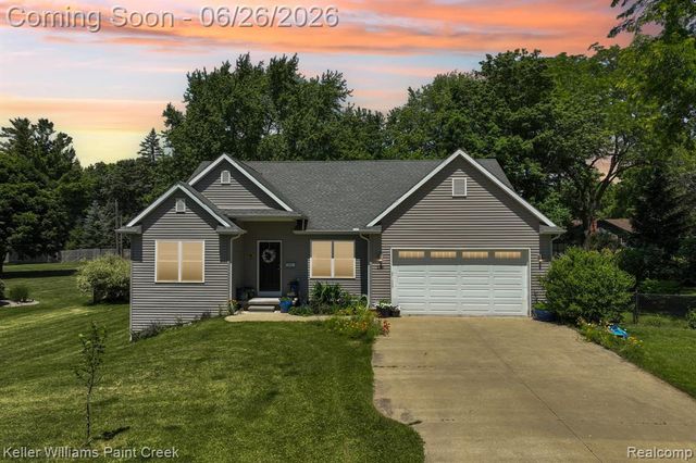 225 E Caledonia Street, Howell, MI 48843