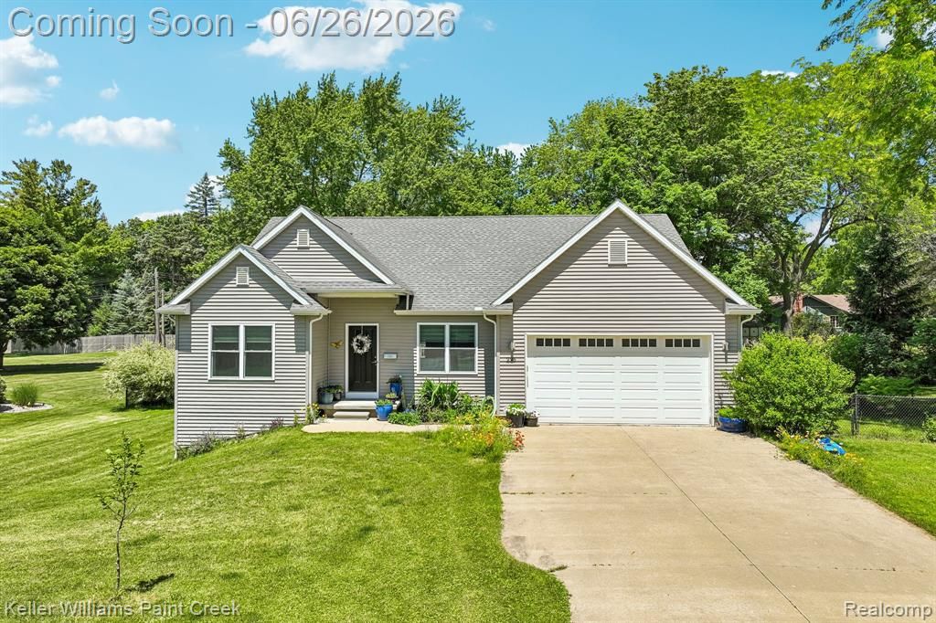 225 E Caledonia Street, Howell, MI 48843