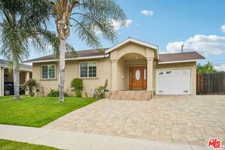 17550 Collins Street, Encino, CA 91316