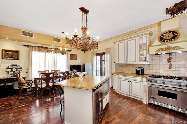 186-31 radnor Road, Jamaica Estates, NY 11432