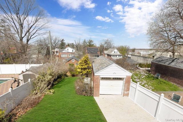186-31 radnor Road, Jamaica Estates, NY 11432