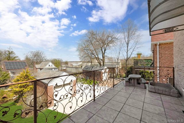 186-31 radnor Road, Jamaica Estates, NY 11432