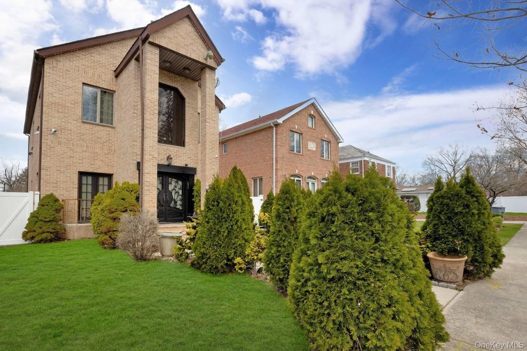 186-31 radnor Road, Jamaica Estates, NY 11432
