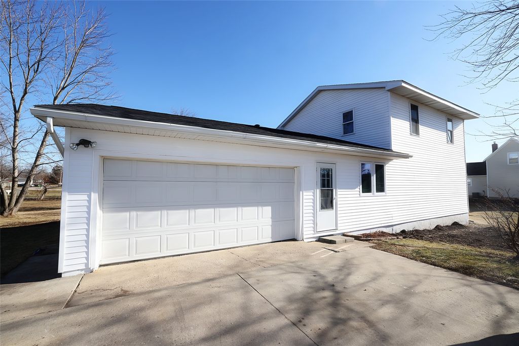 325 N Locust Street, Madrid, IA 50156