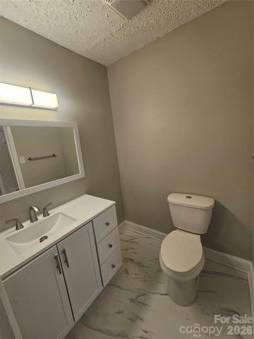 1050 21st Avenue NW 64, Hickory, NC 28601