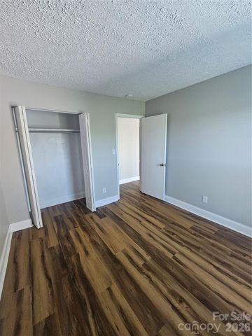 1050 21st Avenue NW 64, Hickory, NC 28601