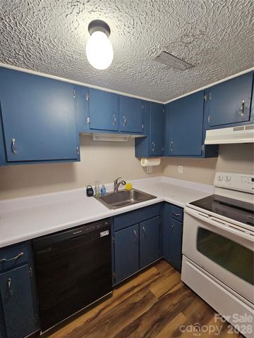 1050 21st Avenue NW 64, Hickory, NC 28601