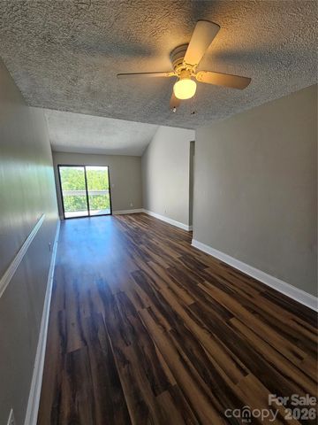 1050 21st Avenue NW 64, Hickory, NC 28601