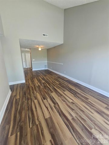 1050 21st Avenue NW 64, Hickory, NC 28601