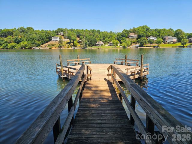 1050 21st Avenue NW 64, Hickory, NC 28601