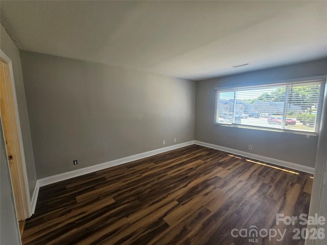 1050 21st Avenue NW 64, Hickory, NC 28601