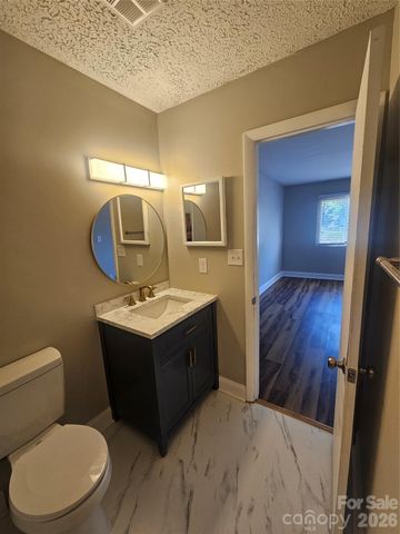1050 21st Avenue NW 64, Hickory, NC 28601