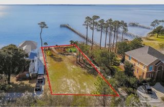 7376 Mulberry Ln, Navarre, FL 32566