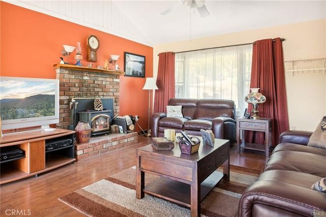 30400 Live Oak, Running Springs, CA 92382