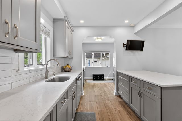 93 WEST 38TH ST, Bayonne, NJ 07002