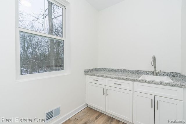 225 E Predmore Road, Oakland, MI 48363